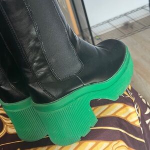 BAMBOO Black and Green Platform Boots